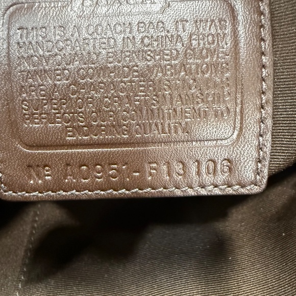 Vintage Coach Soho Tan Leather Hobo Shoulder Bag Zip Closure Pockets Designer - Picture 13 of 16